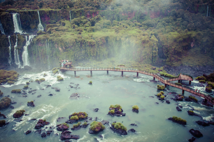 Национальный парк известен великолепным водопадом, расположен частично в Бразилии и частично в Аргентине.