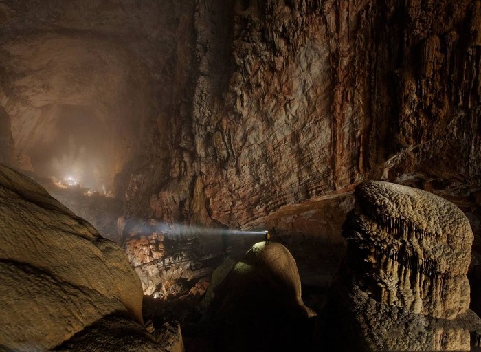 Самая большая пещера в мире, где подземные образование настолько огромны, что человек чувствует себя муравьем по сравнению в ними.